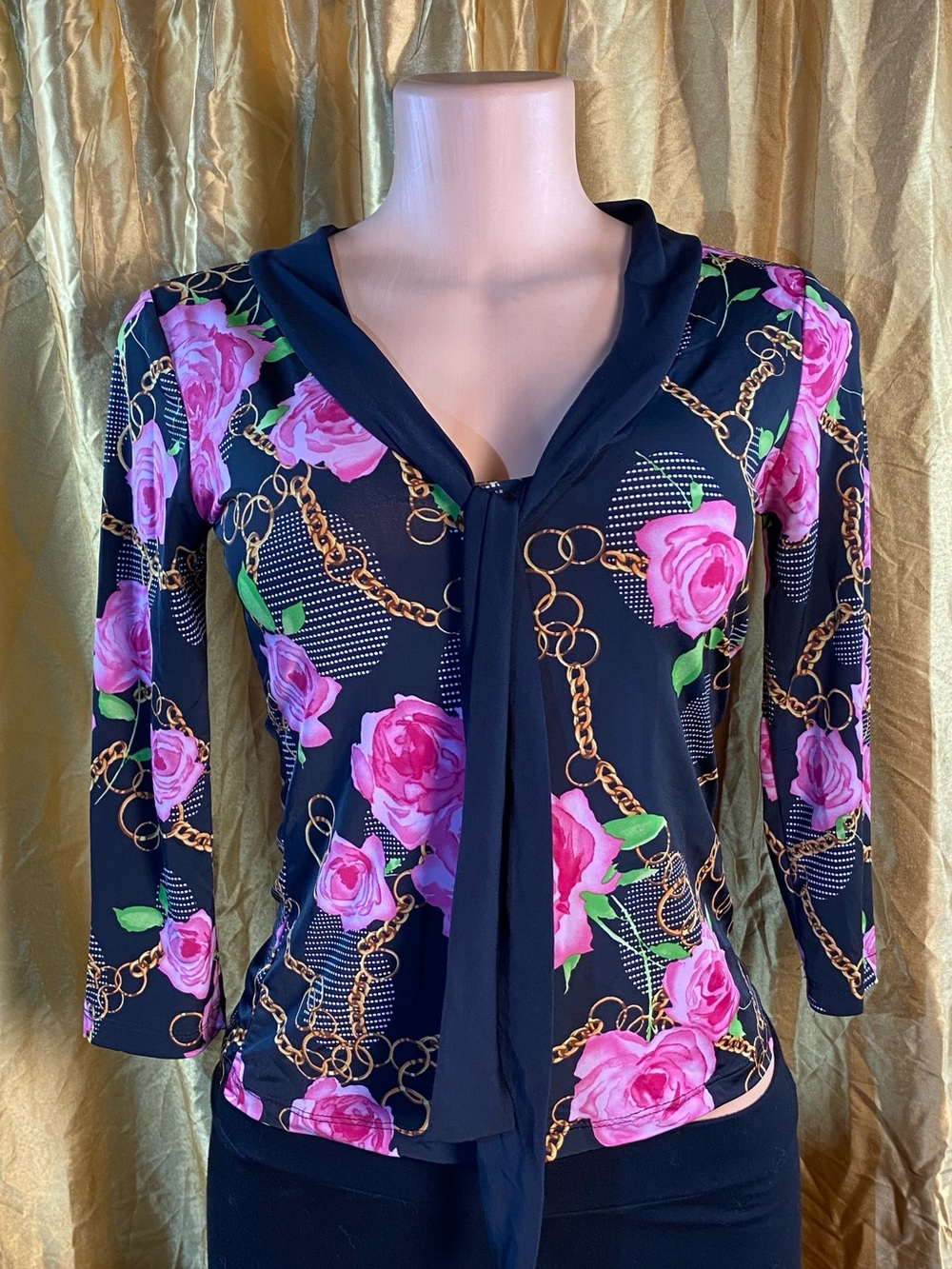 Y2K Vintage Ninety black & pink rose print small blouse